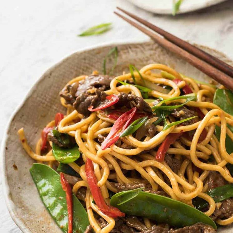 Spicy Beef Hokkien Noodles - An easy midweek meal you can make with whatever veg & proteins you have in your fridge!