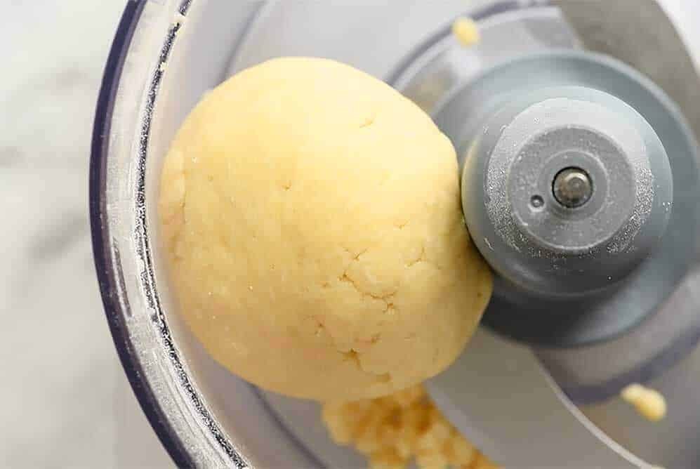 Preparation of easy homemade quiche crust