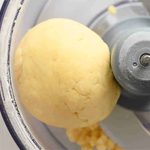 Preparation of easy homemade quiche crust