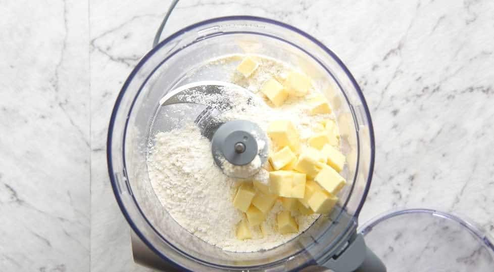 Preparation of easy homemade quiche crust