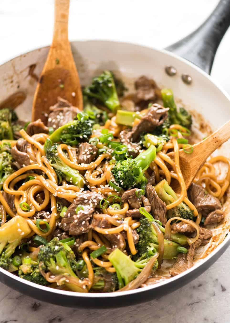 Chinese Beef and Broccoli Noodles - Everybody's favourite Chinese Beef and Broccoli with noodles! recipetineats.com