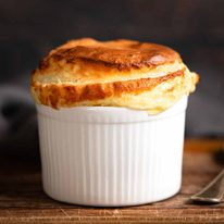 Cheese soufflé (soufflé au fromage)
